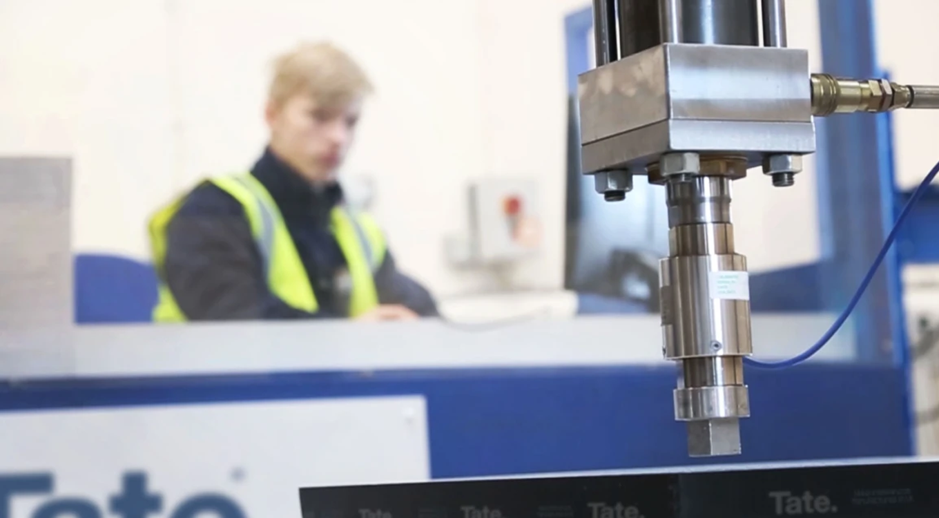 Tate What Is Raised Floor Drill Test Knowledge Article Full Width Image Desktop En Uk